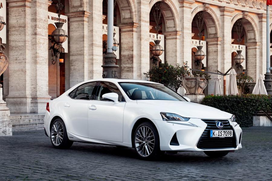  Lexus IS300h 2016 года  (WW) (фото 24 из 28)
